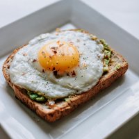 7 eiwitrijke ontbijtrecepten die je spieren echt nodig hebben